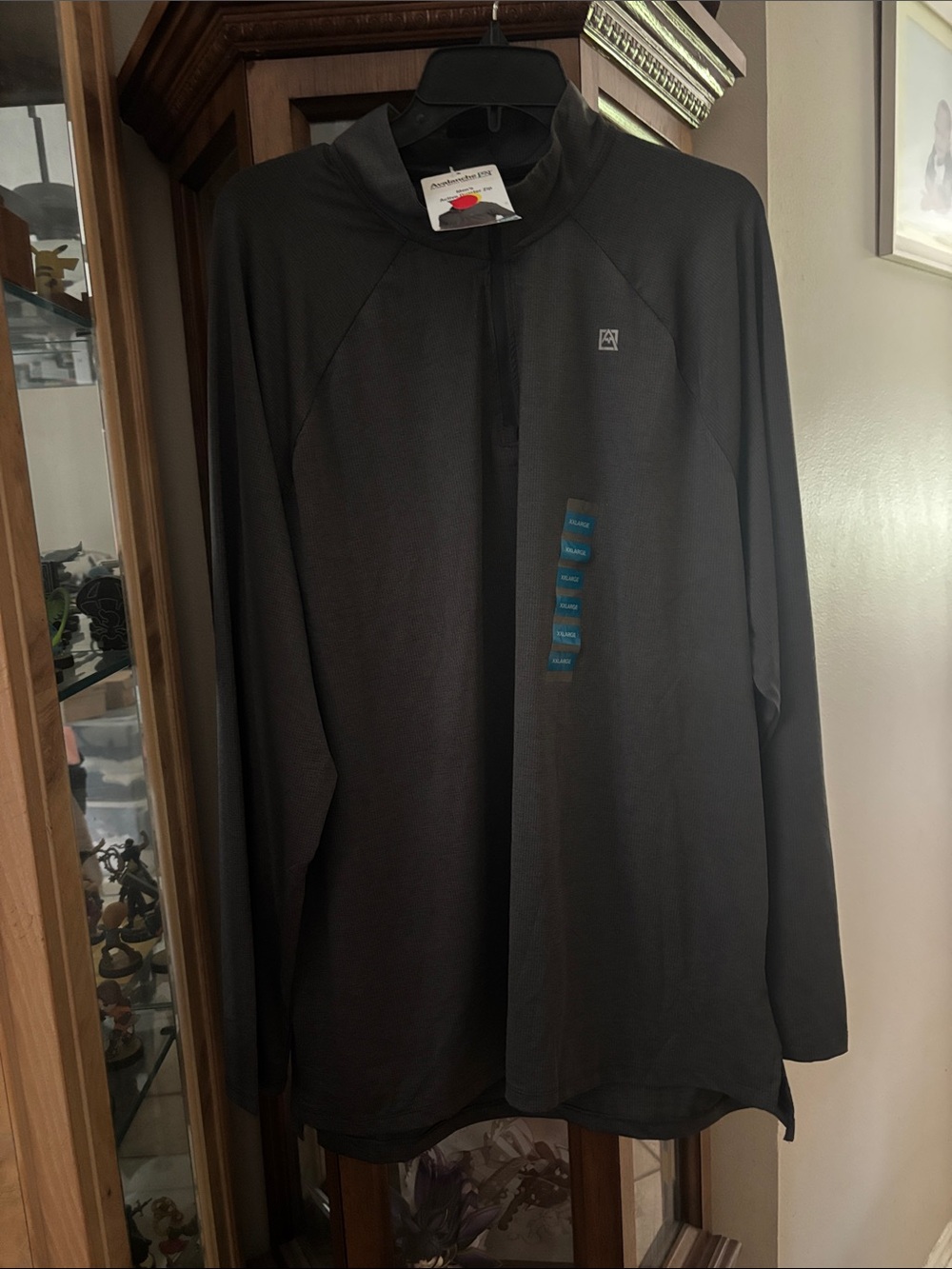 NWT Avalanche Men's Charcoal Gray Lightweight Half-Zip Shirt